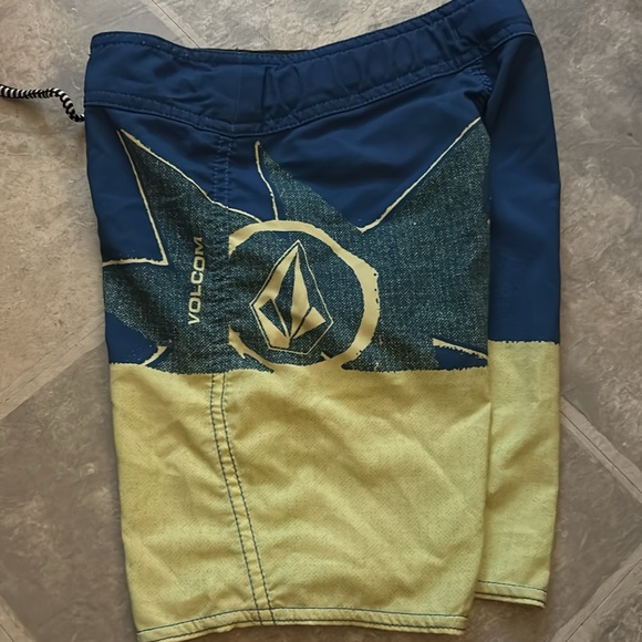 Boys Volcolm Board Shorts - Picture 4 of 5